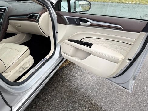 Used 2017 Ford Fusion Platinum image 19