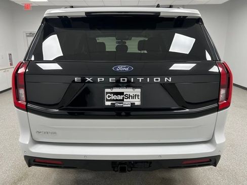 Used 2025 Ford Expedition Active AWD/4WD image 9