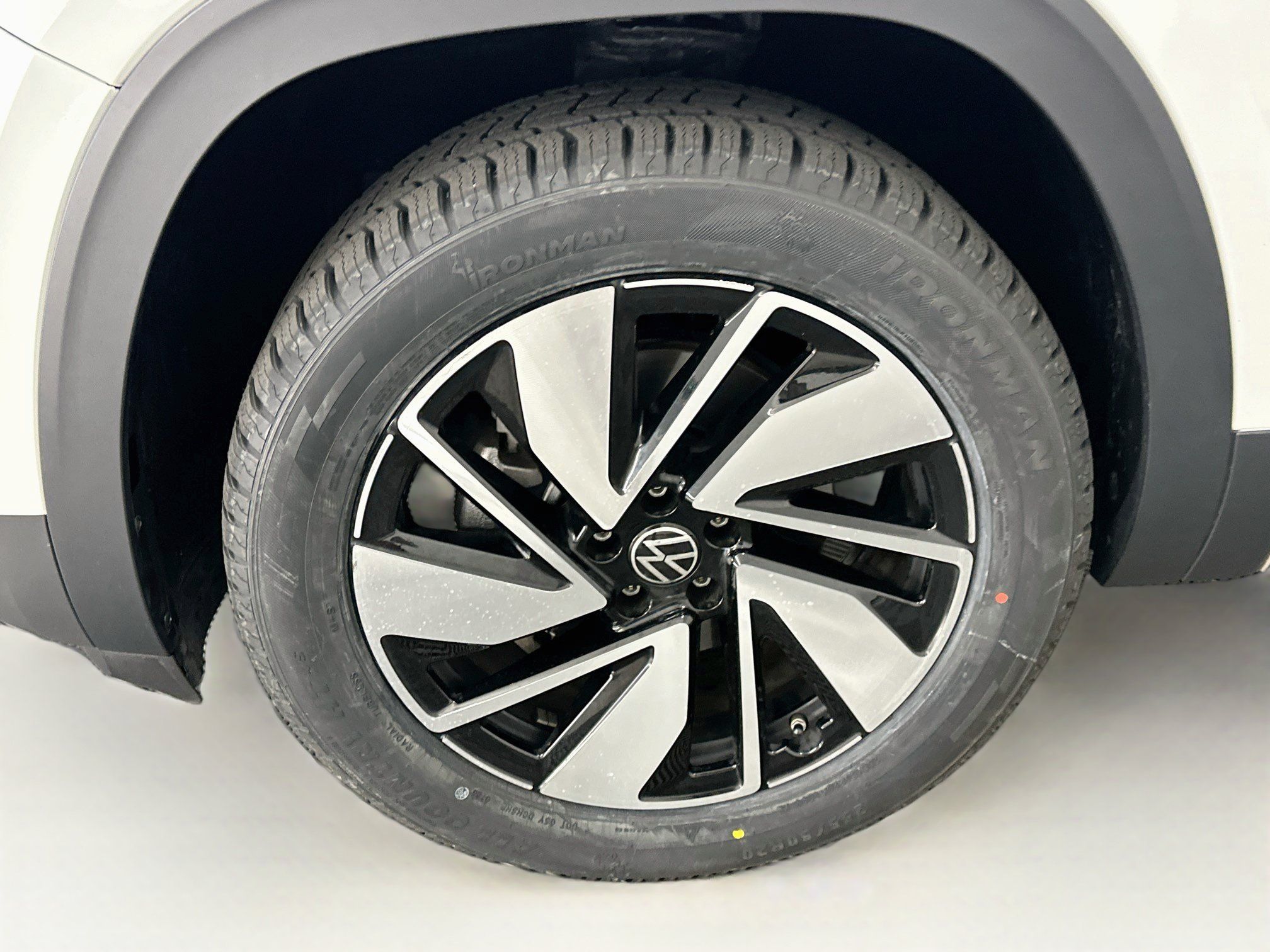 Used 2025 Volkswagen Atlas SE AWD/4WD image 11