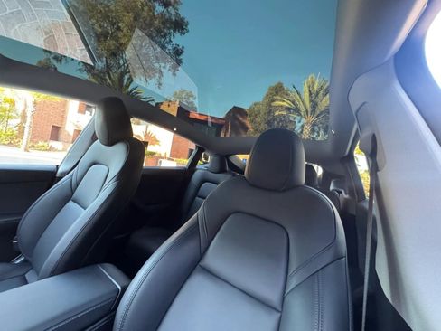 Used 2024 Tesla Model Y Long Range AWD/4WD image 11