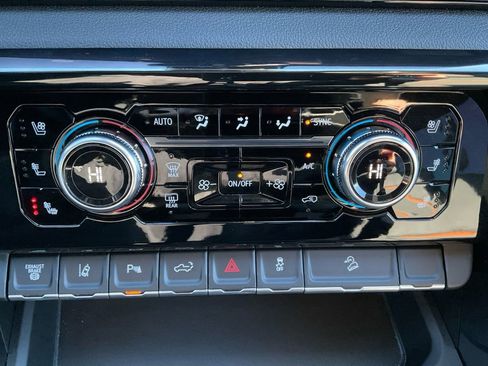 Used 2025 GMC Sierra 2500 AT4 w/ AT4 Premium Plus Package image 21