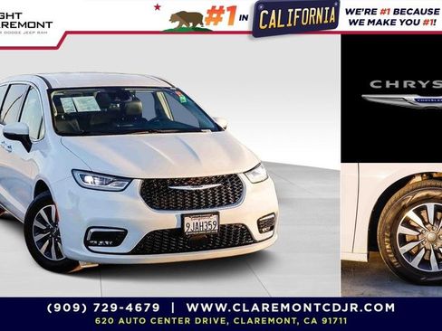 Used 2023 Chrysler Pacifica Touring-L image 1