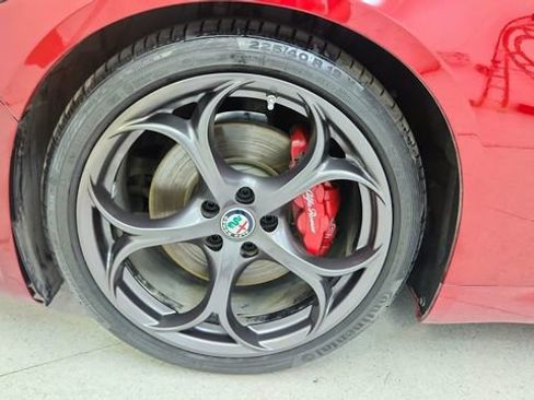 Used 2017 Alfa Romeo Giulia Ti w/ TI 19" Sport Package image 61