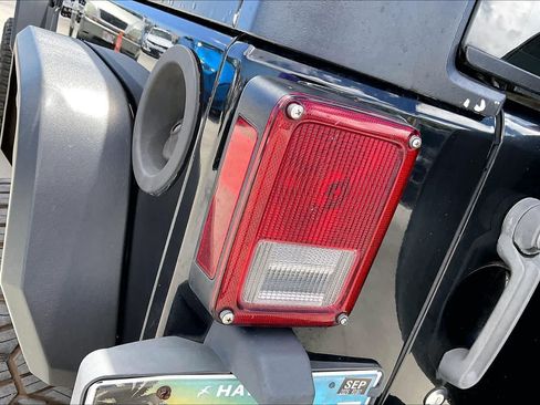 Used 2013 Jeep Wrangler Unlimited Sahara w/ Connectivity Group AWD/4WD image 32