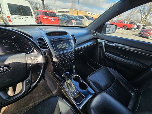 Used 2015 Kia Sorento SX image 18