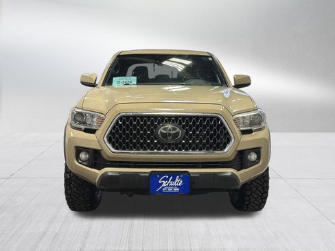 Used 2019 Toyota Tacoma TRD Off-Road image 2