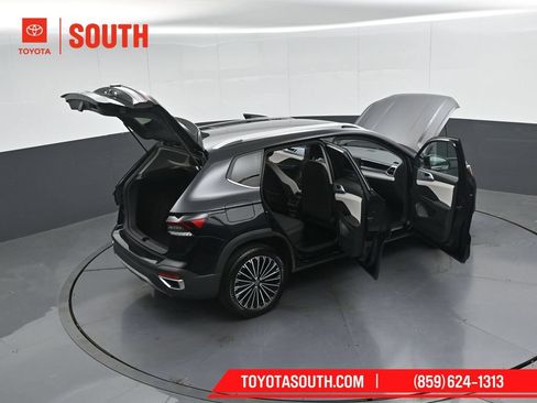 Used 2025 Volkswagen Taos SE FWD image 51