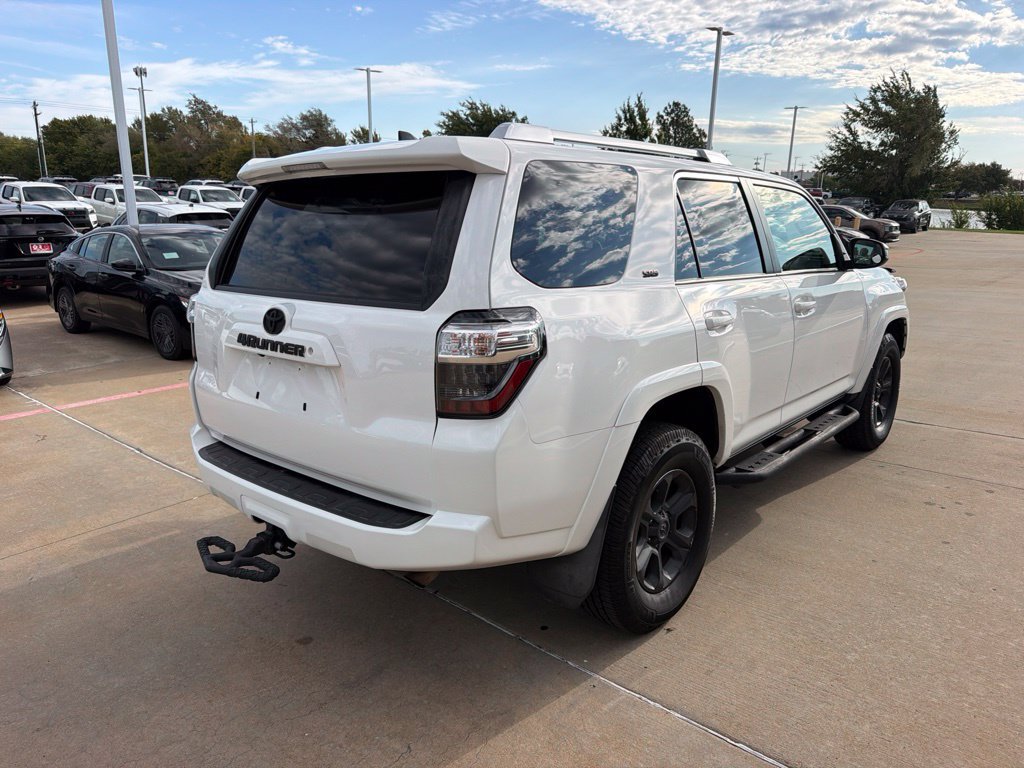 Used 2017 Toyota 4Runner SR5 AWD/4WD image 5