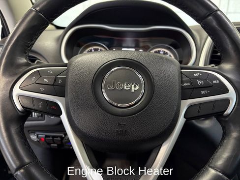 Used 2016 Jeep Cherokee Trailhawk w/ Comfort/Convenience Group AWD/4WD image 15