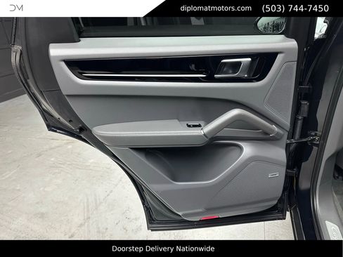 Used 2021 Porsche Cayenne image 33