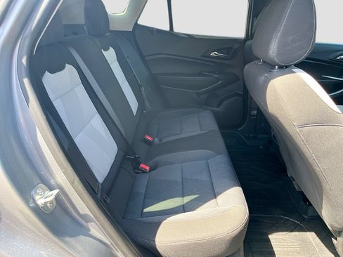 Used 2025 Chevrolet Trax LS w/ LS Convenience Package FWD image 25