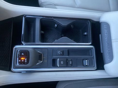 Used 2024 Nissan Pathfinder SL image 27