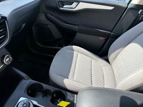 Used 2020 Ford Escape SE image 20