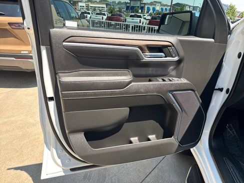 Used 2023 Chevrolet Silverado 1500 LT w/ Protection Package AWD/4WD image 10