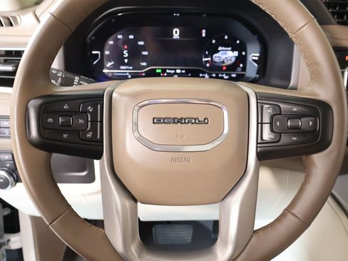 Used 2024 GMC Yukon Denali AWD/4WD image 3