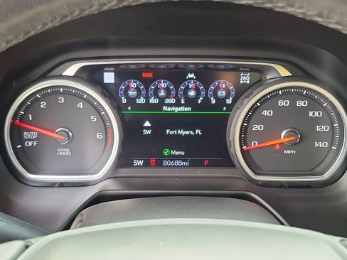 Used 2021 Chevrolet Suburban Premier w/ Premium Package image 28