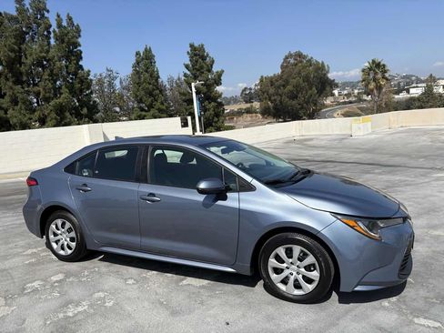 Used 2025 Toyota Corolla LE image 32