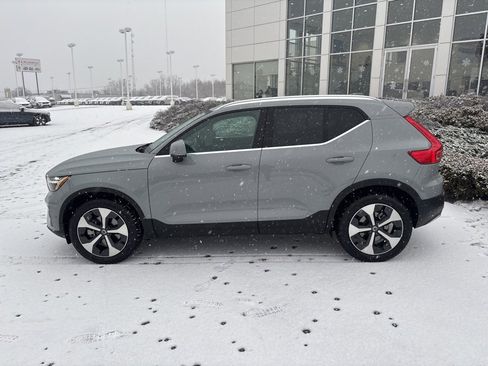 Certified 2025 Volvo XC40 B5 Plus image 10