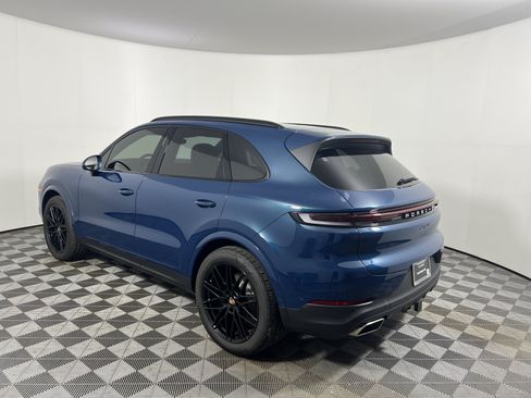 Certified 2025 Porsche Cayenne AWD/4WD image 3