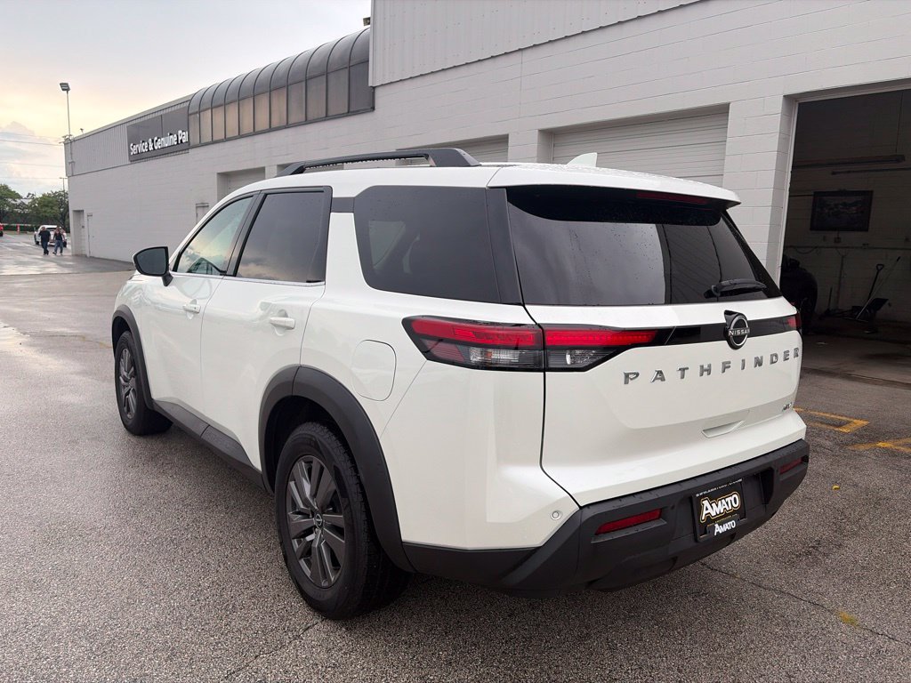 Used 2022 Nissan Pathfinder SV FWD image 3