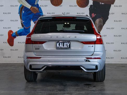 Used 2024 Volvo XC60 B5 Core image 24