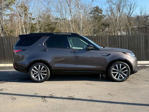 Certified 2025 Land Rover Discovery Dynamic SE image 7