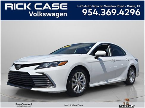 Used 2021 Toyota Camry LE image 1
