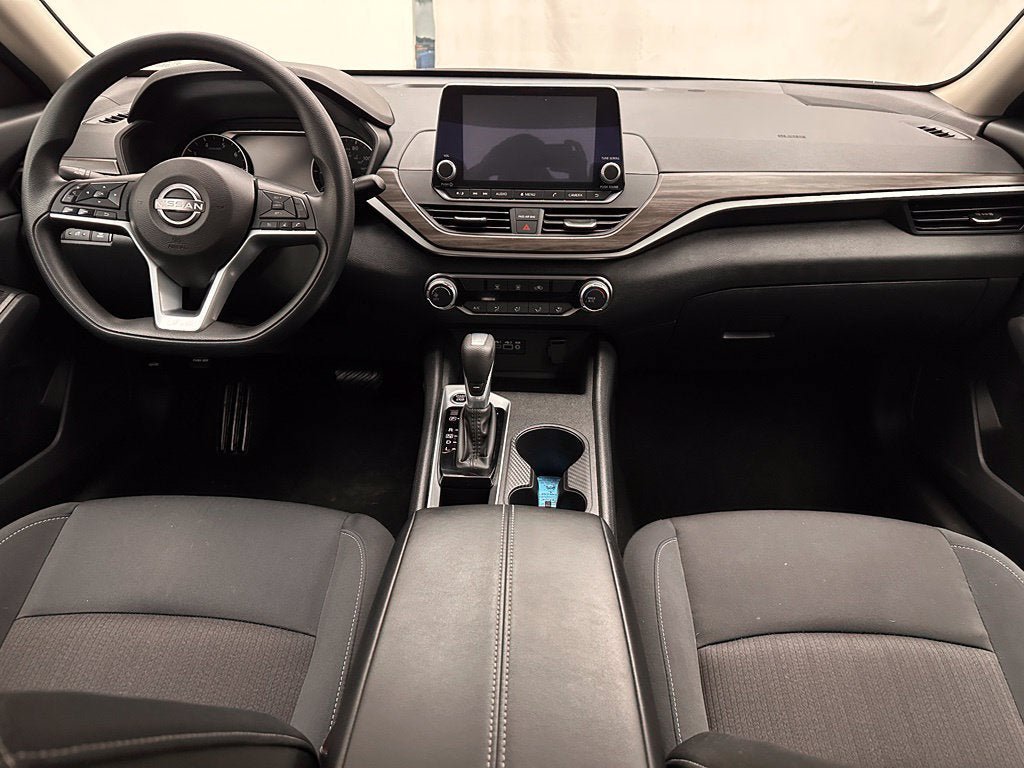 Used 2025 Nissan Altima 2.5 SV FWD image 7