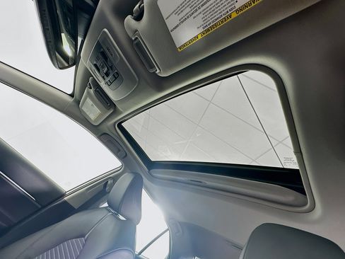 Used 2023 Toyota Camry SE image 32