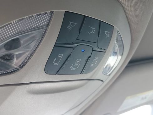 Used 2023 Chrysler Pacifica Touring-L FWD image 31