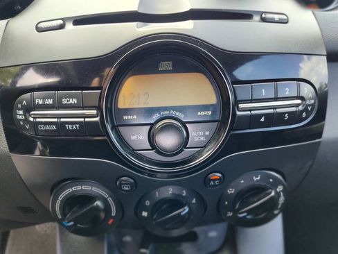 Used 2011 MAZDA MAZDA2 Sport image 12