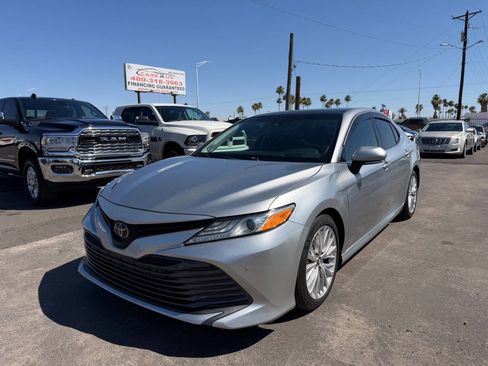 Used 2018 Toyota Camry XLE image 3