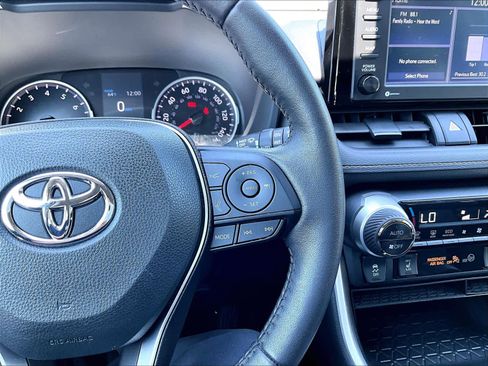 Used 2022 Toyota RAV4 XLE w/ Convenience Package FWD image 21