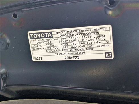 Used 2024 Toyota Sienna Limited image 27