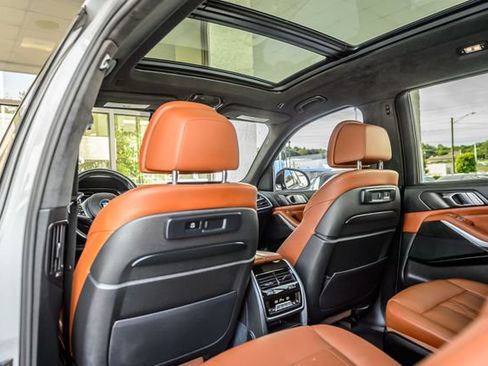 Used 2022 BMW X7 xDrive40i w/ M Sport Package AWD/4WD image 43