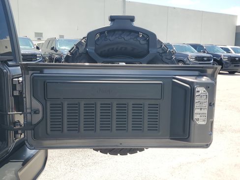 Used 2023 Jeep Wrangler Unlimited Rubicon 4xe AWD/4WD image 15