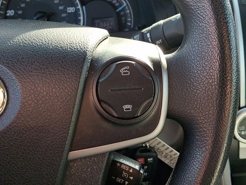 Used 2013 Toyota Camry LE image 21