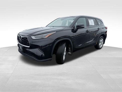 Used 2023 Toyota Highlander L image 3