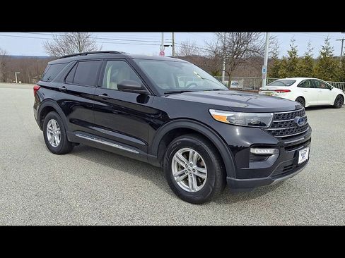 Certified 2021 Ford Explorer XLT w/ Equipment Group 202A image 2