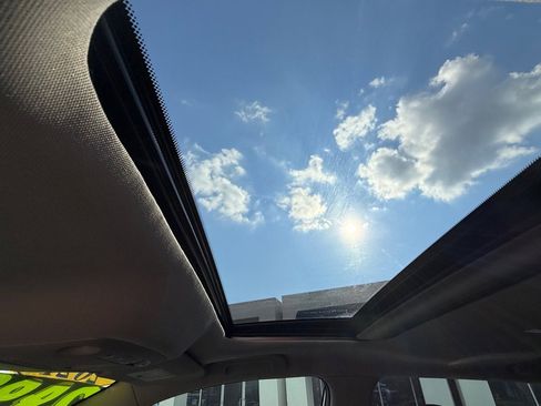 Used 2021 Nissan Rogue Sport SL w/ Premium Package image 17