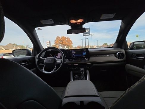 Used 2024 Chevrolet Colorado ZR2 w/ ZR2 Convenience Package III image 11