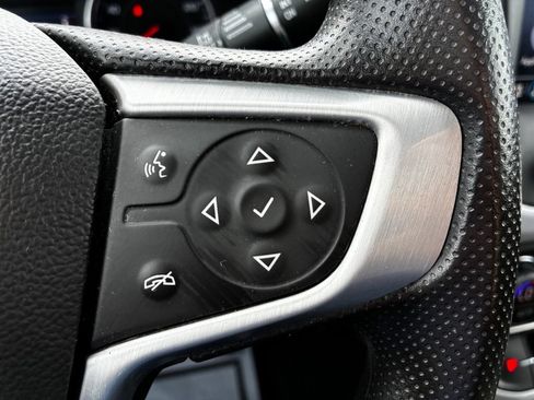 Used 2021 GMC Acadia SLE w/ Driver Convenience Package FWD image 17