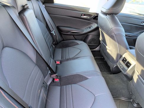 Used 2022 Toyota Avalon XSE image 8
