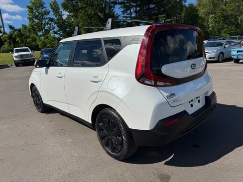 Used 2021 Kia Soul LX FWD image 3