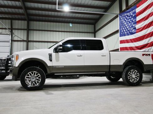 Used 2017 Ford F250 King Ranch w/ King Ranch Ultimate Package AWD/4WD image 5