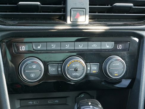 Used 2023 Volkswagen Taos SEL image 23