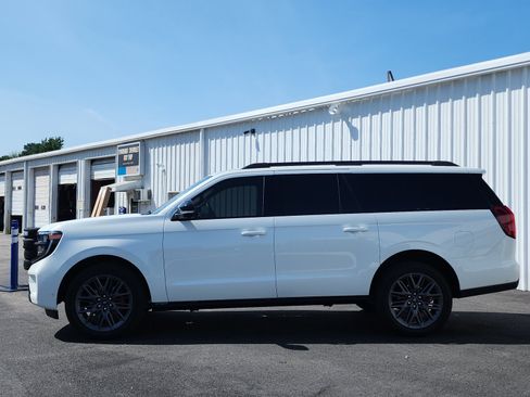 Used 2025 Ford Expedition Max Platinum w/ Stealth Performance Package AWD/4WD image 2