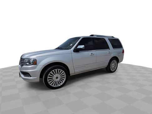 Used 2016 Lincoln Navigator Select AWD/4WD image 4