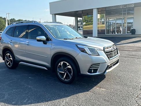 Used 2022 Subaru Forester Touring image 7