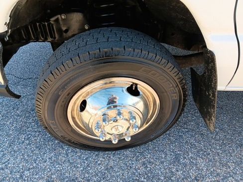 Used 2017 Ford E-350 and Econoline 350 Super Duty image 5